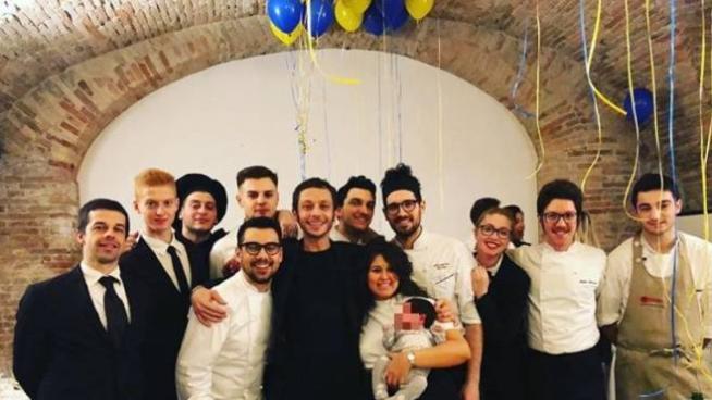 Valentino Rossi 40 Anni La Festa Di Compleanno Fra Torta A Forma Di Ranch E Ostriche Cronaca