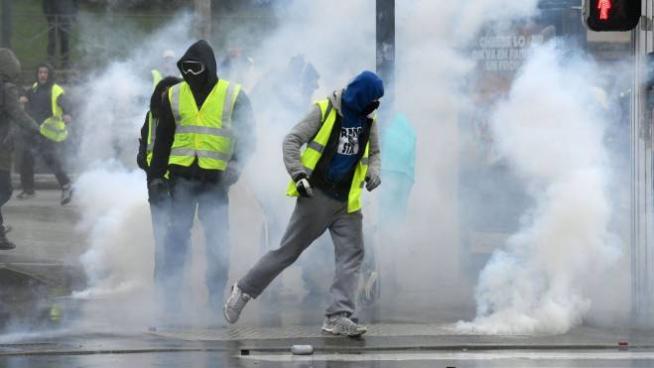 Gilet gialli, la protesta in una foto d'archivio (LaPresse)