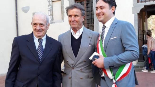 Brunello Cucinelli Incantato Dalla Bellezza Di Anghiari E Della Mostra Dell Artigianato Economia