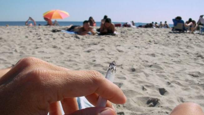 Multe In Spiaggia Vita Dura Per I Tabagisti Sul Litorale Di