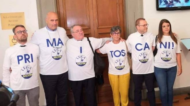 Prima I Toscani Flash Mob Della Lega In Regione Roventi Polemiche Politica Lanazione It