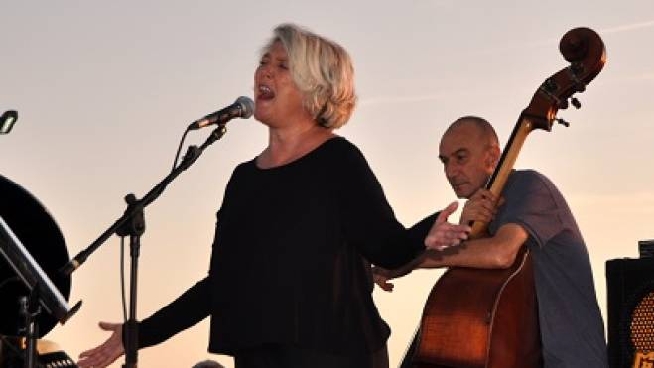 Get Riccione Migliaia Di Persone In Spiaggia Per Rossana Casale Free Get Wallpaper Riccione Migliaia Di Persone In Spiaggia Per Rossana Casale For Android Free