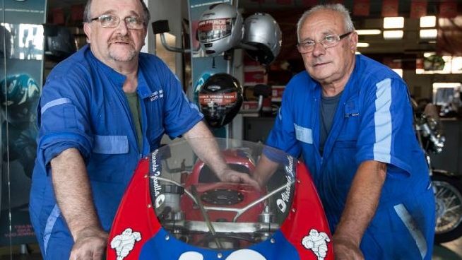 Milano I Maghi Dei Bolidi Con L Aquila Ecco I Chirurghi Delle Moto Guzzi Cronaca Ilgiorno It