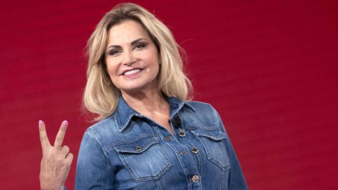 Fisco Nuovi Guai Per Simona Ventura Ha Smesso Di Pagare Il Debito Tributario Cronaca