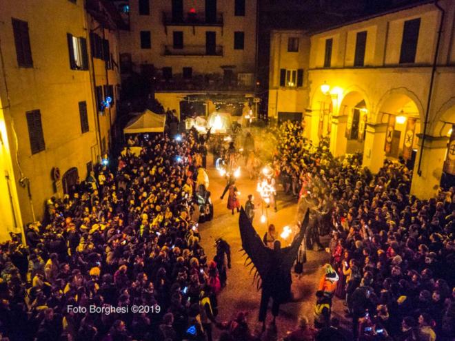 A Borgo A Mozzano La Festa Di Halloween Piu Grande D Italia Cronaca Lanazione It