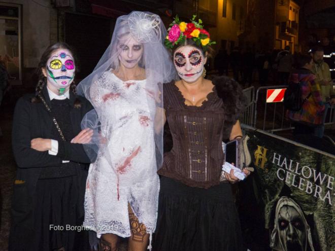 A Borgo A Mozzano La Festa Di Halloween Piu Grande D Italia Cronaca Lanazione It