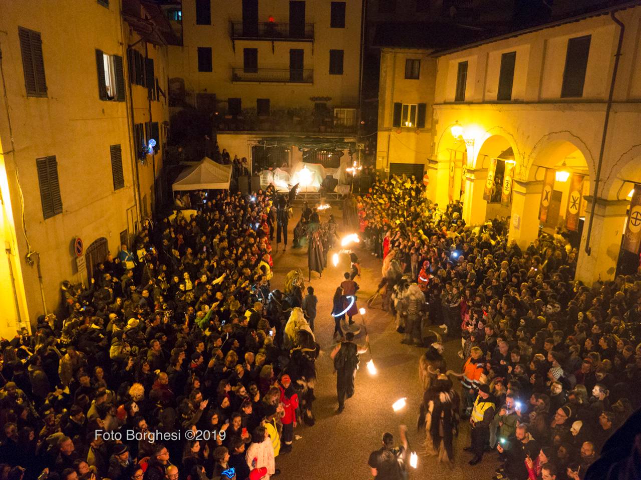 A Borgo A Mozzano La Festa Di Halloween Piu Grande D Italia Cronaca Lanazione It