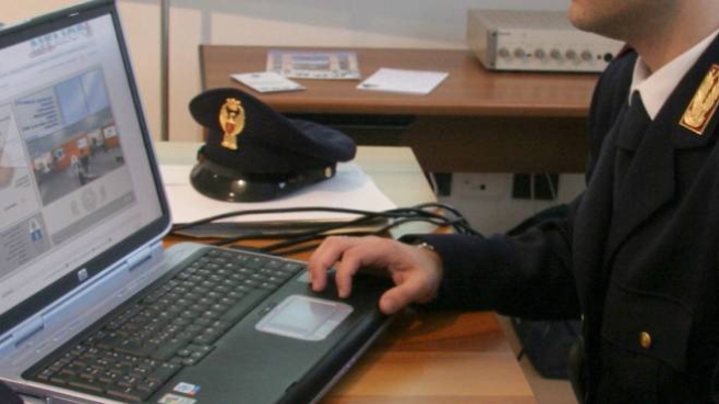 Messaggi Spinti E Foto In Costume Ragazzina Adescata Sui Social Cronaca Lanazione It