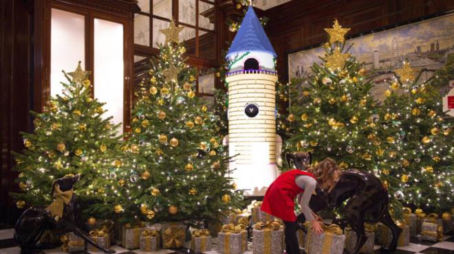 C E Un Hotel Che Ha Le Decorazioni Di Natale Fatte Di Lego Itinerari Quotidiano Net