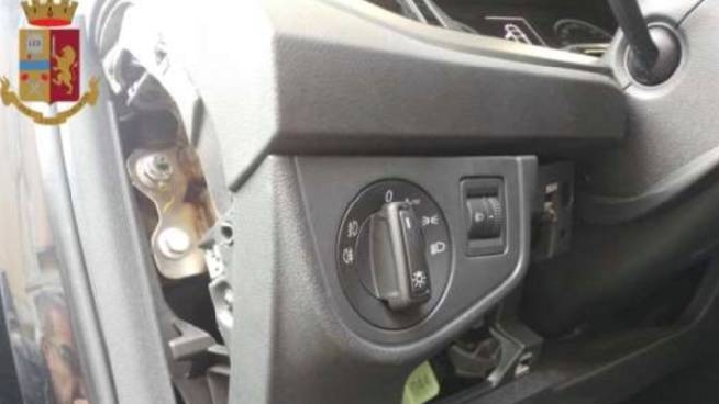 Milano Rubano Auto In Parcheggi Della Metro E Rivendono Pezzi Presi Cronaca Ilgiorno It