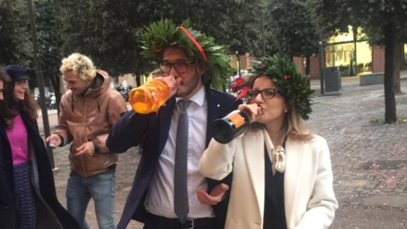 Fidanzati Dal Liceo Si Laureano A Distanza Di Un Ora Cronaca Lanazione It