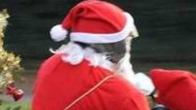 Brescia Dispensa Auguri In Stazione Babbo Natale Ha La Droga In Tasca Cronaca Ilgiorno It