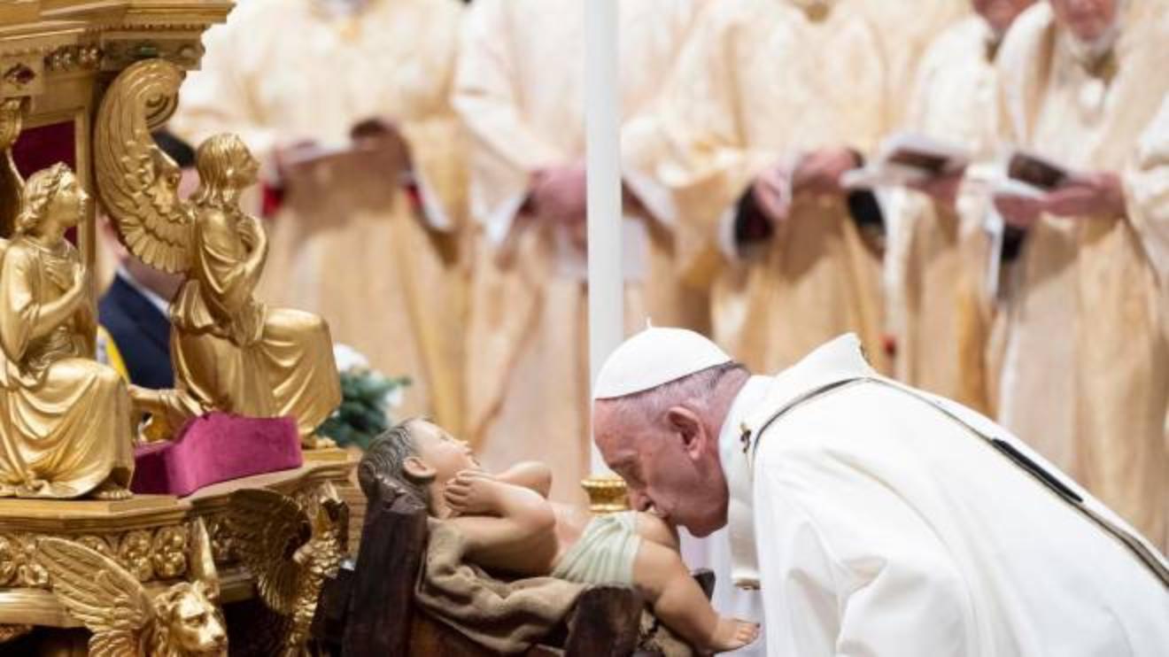 Messa Di Natale 19 Papa Francesco Dio Ci Ama Gratis In Terra E Dare Per Avere Cronaca