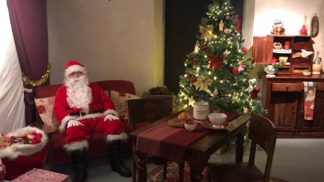 Chiesa Una Vera Casa Di Babbo Natale Stupisce I Bambini Di Tutte Le Eta Cronaca Ilgiorno It