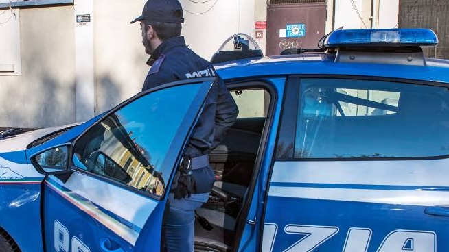 Tentato Furto Cerca Di Rubare Un Auto Con Due Bimbi A Bordo Arrestato Cronaca Ilrestodelcarlino It