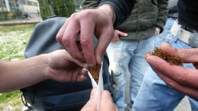 Modena Spinelli A Scuola Lo Sballo Corre Sui Social Cronaca Ilrestodelcarlino It