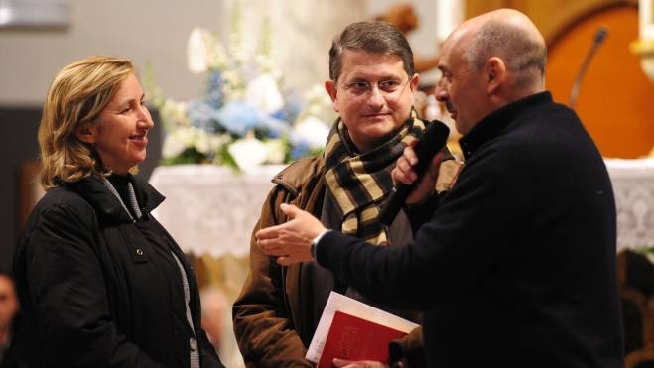 Otto Anni Del Suo Gruppo Di Preghiera Paolo Brosio Festeggia Con I Fedeli Cronaca Lanazione It