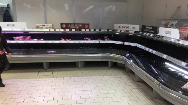 Coronavirus Bologna Ressa Ai Supermercati Scaffali Vuoti Cronaca Ilrestodelcarlino It