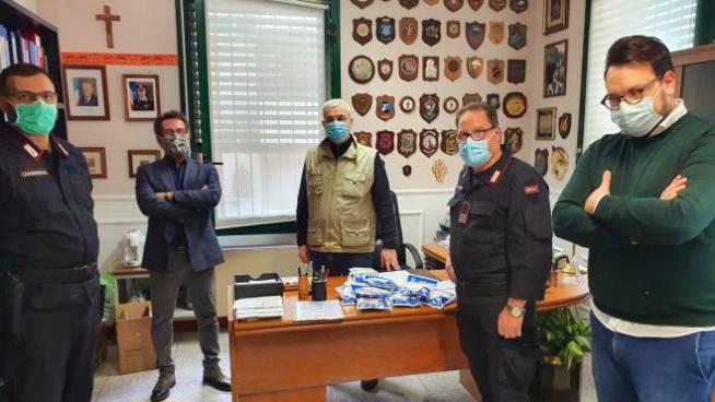 Campione D Italia I Lions Donano Le Mascherine Ai Carabinieri Cronaca Ilgiorno It