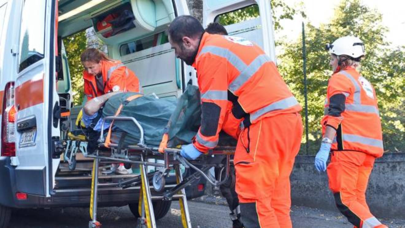 roberto tamburini muore a 22 anni stroncato da un malore cronaca ilrestodelcarlino it