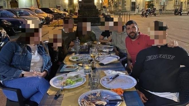 La Cena Infrange Le Regole Consigliere Nella Bufera Cronaca Lanazione It