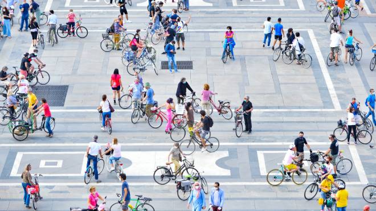 Milano Cambia Giro Flash Mob In Bici Per Una Citta Sostenibile Foto Cronaca Ilgiorno It