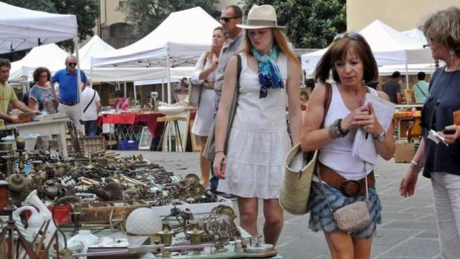 Bologna Torna Il Mercato Dell Antiquariato In Piazza Santo Stefano Ecco Le Nuove Regole Cosa Fare