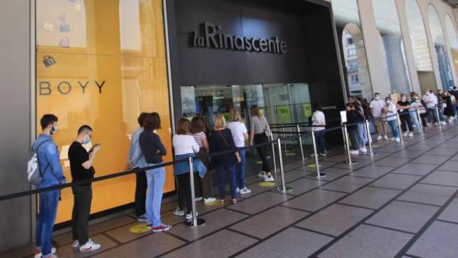 Fase 3 A Milano Riparte Lo Shopping Code Nei Negozi Del Centro