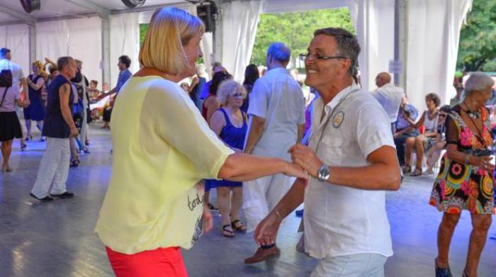 Ballo Di Coppia Coronavirus L Emilia Romagna Salva Il Liscio E Le Balere Cronaca Ilrestodelcarlino It