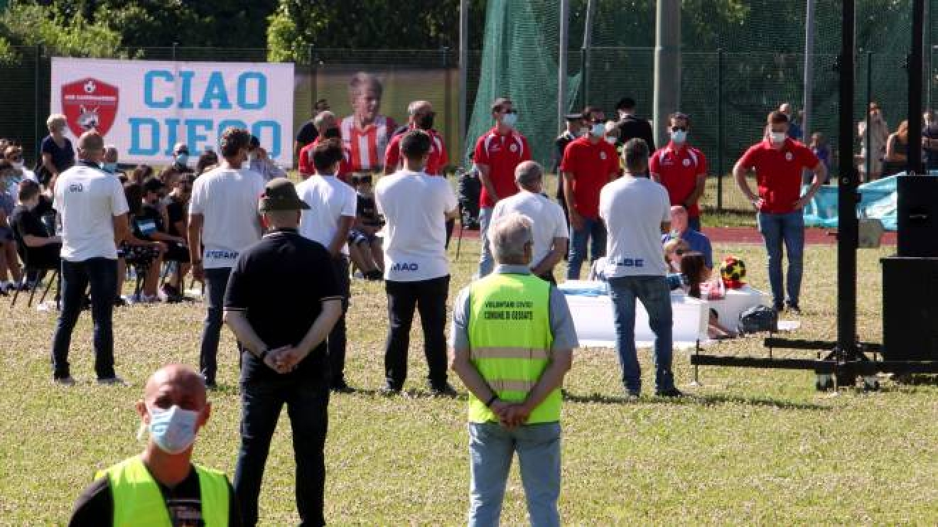 Gemelli Uccisi Dal Padre Il Funerale A Gessate Niente Sara Piu Come Prima Cronaca