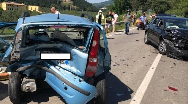 calenzano grave incidente con tre auto coinvolte e quattro feriti cronaca lanazione it