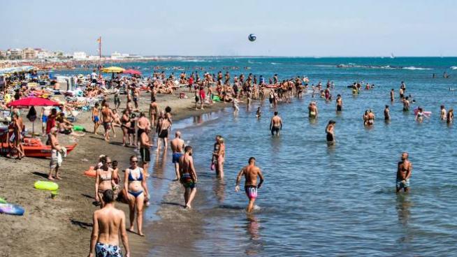 Spiagge affollate (Ansa)