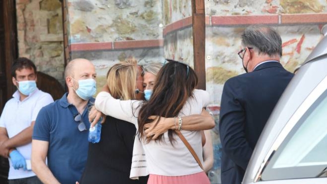 Morta A Mykonos Lacrime E Dolore Per L Ultimo Saluto A Carlotta Cronaca Lanazione It