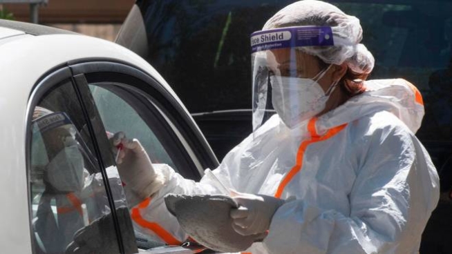 Coronavirus, tamponi drive-in (Ansa)