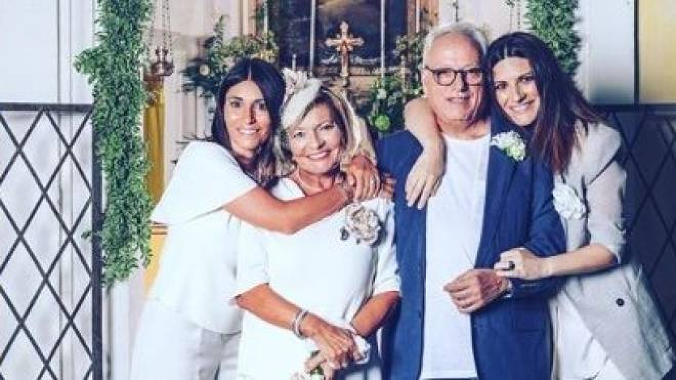 Laura Pausini Nozze D Oro Genitori Siete Un Esempio Per Noi Spettacoli Ilrestodelcarlino It