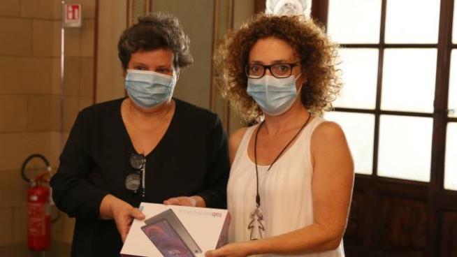 L'assessore Vegni con la professoressa Della Giovampaola