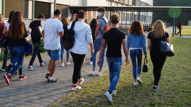 Inizio Scuola In Lombardia Studenti E Insegnanti Tra Felicita E Preoccupazione Cronaca