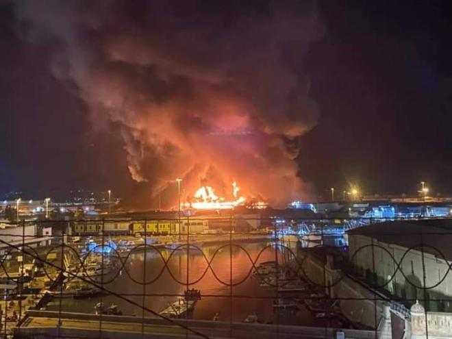 Incendio Oggi Ancona Esplosioni E Fiamme Al Porto Le Foto Cronaca Ilrestodelcarlino It Incendio Oggi Ancona Esplosioni E Fiamme Al Porto Le Foto Cronaca Ilrestodelcarlino It