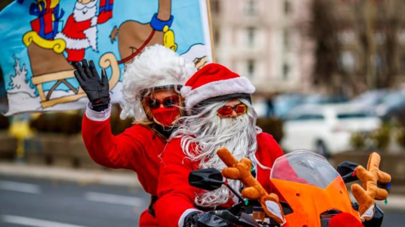 Coronavirus La Rivolta Dei Babbi Natale Il Vaccino Prima A Noi Esteri Quotidiano Net