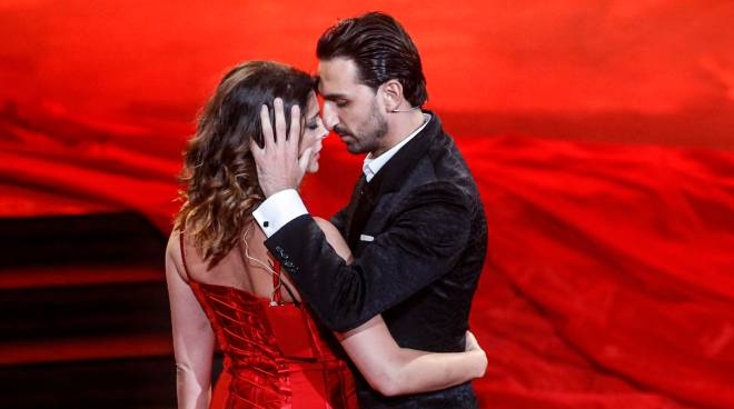 Ballando Con Le Stelle 2020 Quasi Bacio Tra Elisa Isoardi E Raimondo Todaro Magazine