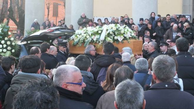 Ragazzo Morto A Vimercate In Mille Al Funerale Di Michael Minu Cronaca Quotidiano Net