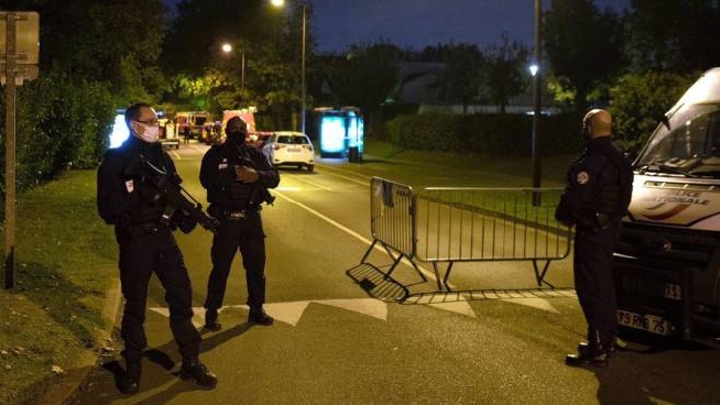 Parigi Decapitato Un Professore Aveva Mostrato Le Vignette Su Maometto In Classe Esteri