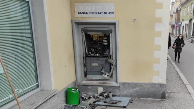Somaglia Boato Nella Notte Ladri Fanno Esplodere Un Bancomat Cronaca Ilgiorno It