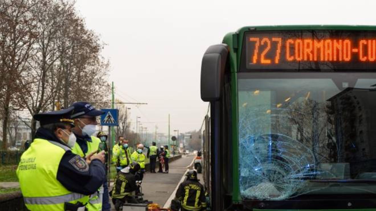 travolta da bus a cinisello balsamo morta 50enne cronaca ilgiorno it