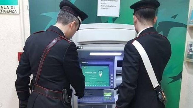 Caprese Michelangelo Prelievi Con Il Bancomat Sul Conto Corrente Del Figlio Denunciata Cronaca