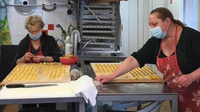 Tortellini Per Natale Caccia Aperta Alla Pasta Fatta A Mano Cronaca Ilrestodelcarlino It