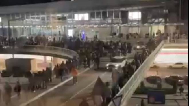 Francoforte Evacuato L Aeroporto La Polizia Arresta 2 Persone E Fa Brillare Un Bagaglio Esteri