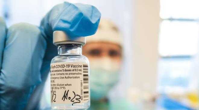 camilla morta dopo il vaccino gli esperti insistono no astrazeneca ai giovani cronaca