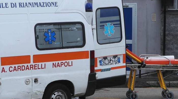 incidente napoli furgone fuori controllo travolge due persone morto giovane capostazione cronaca