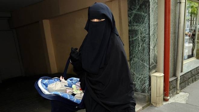 Rovigo Il Sindaco Bergamin Vieta Il Burqa Voglio Donne Col Volto Scoperto Politica